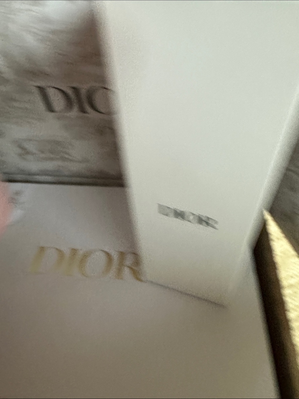 Dior Glass Bottle with Blush Pink Silicone Sleeve -VIP Exclusive 🤩🌸 - Picture 6 of 8